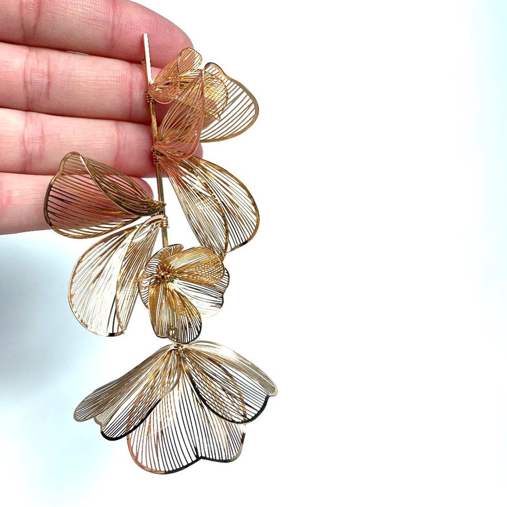 NEW ~ Anthropologie Gold Wire Flower drop Earrings - Picture 5 of 8